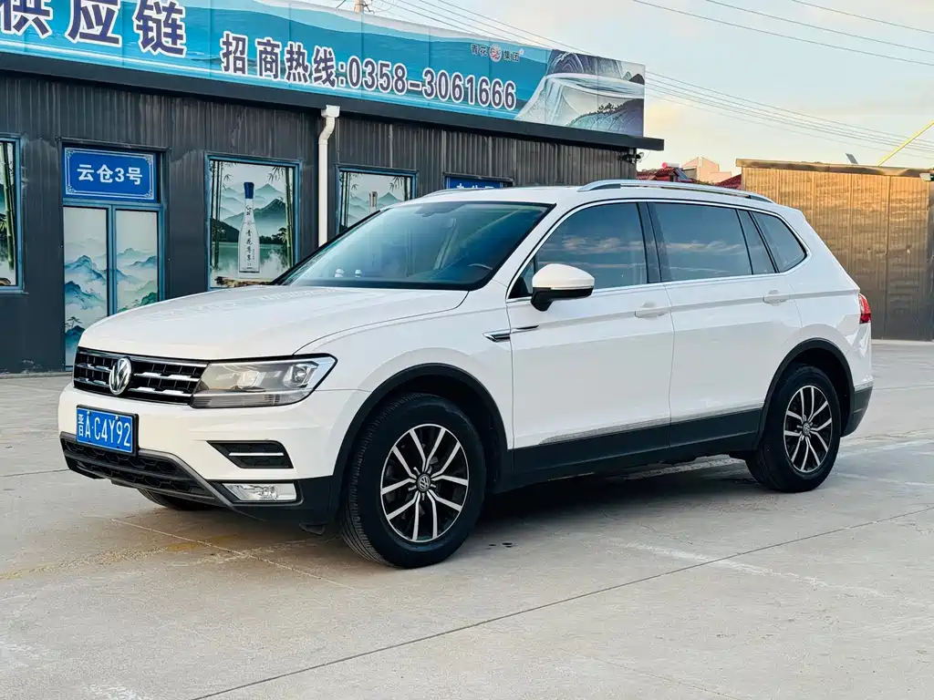 Volkswagen Tiguan L 2018 — фото 1
