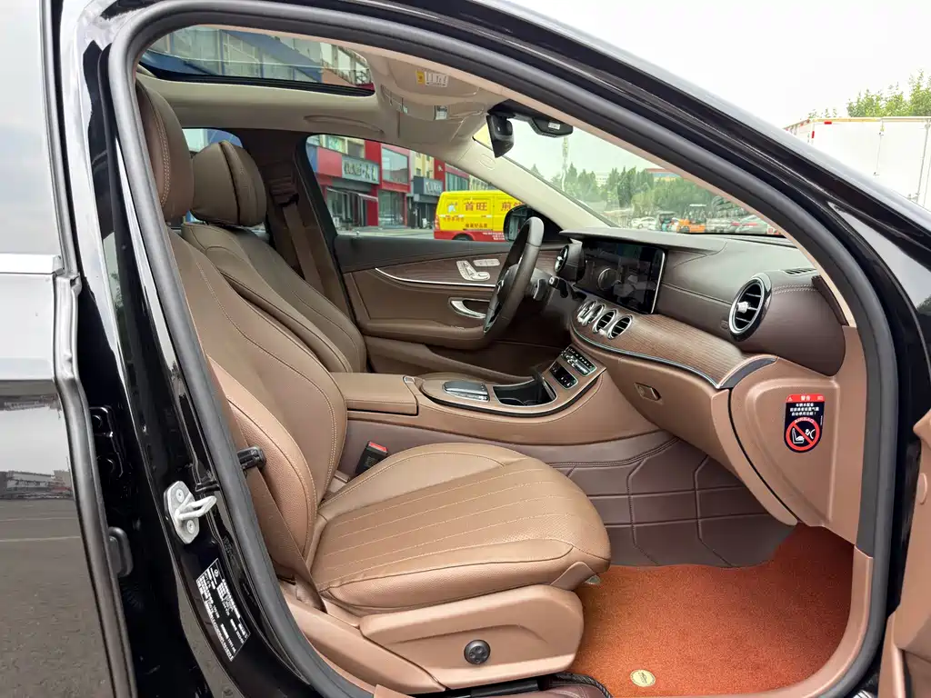 Mercedes-Benz E-Class 2023 — фото 11