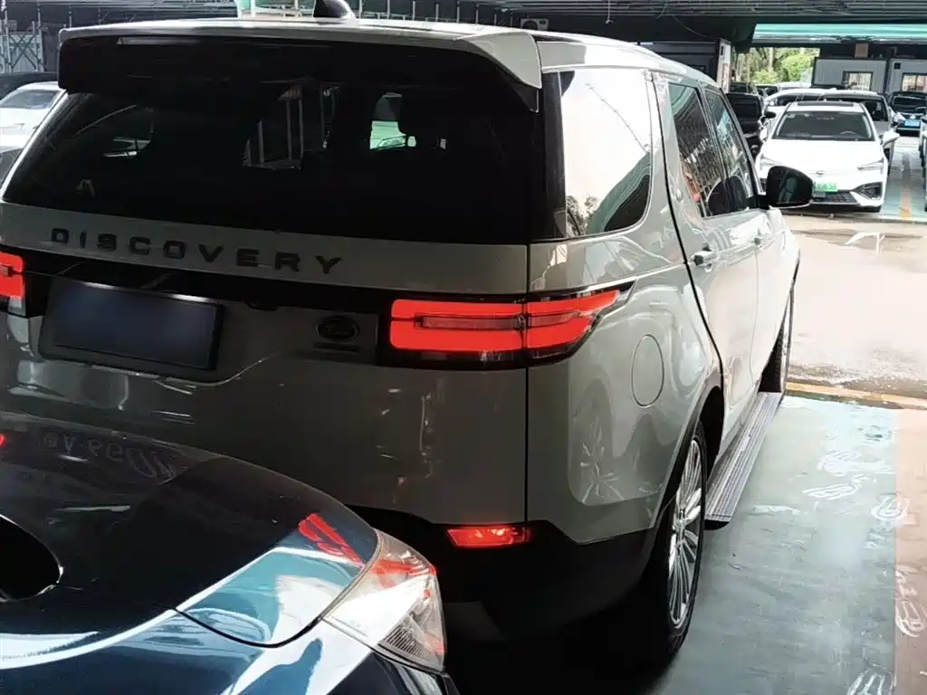 Land Rover Discovery 2017 — фото 7