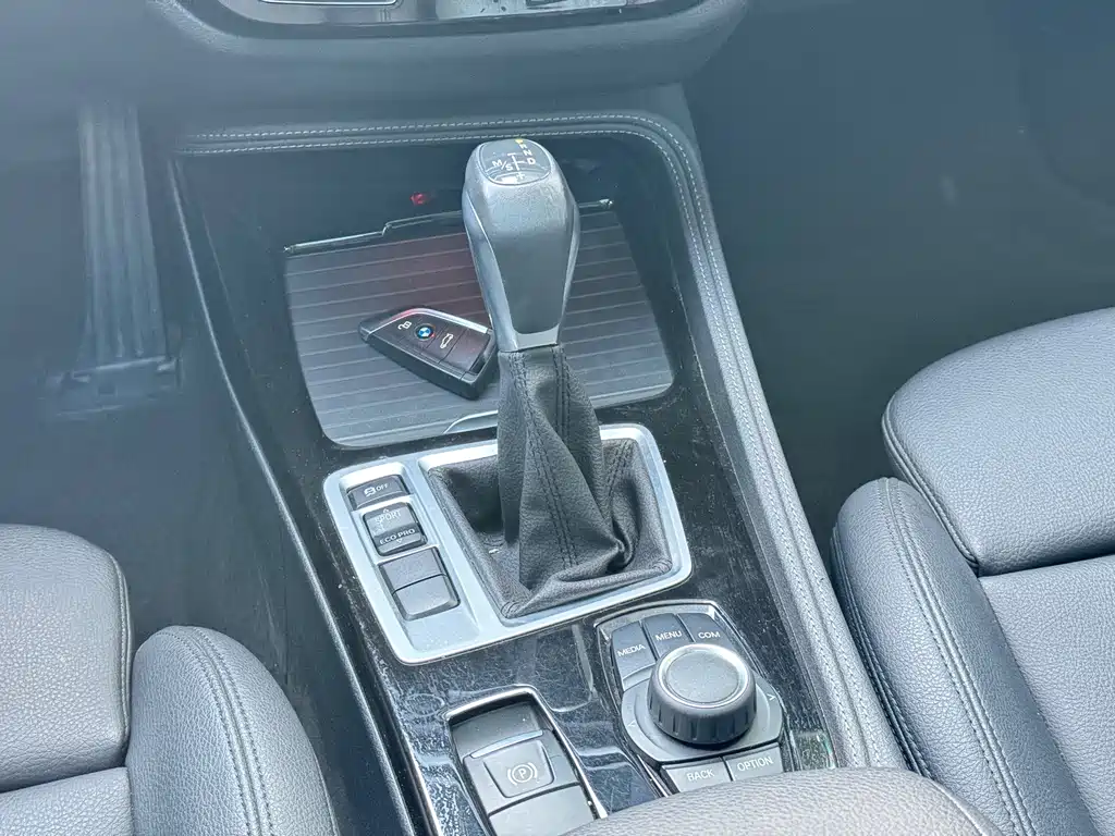 BMW 1 Series 2018 — фото 12