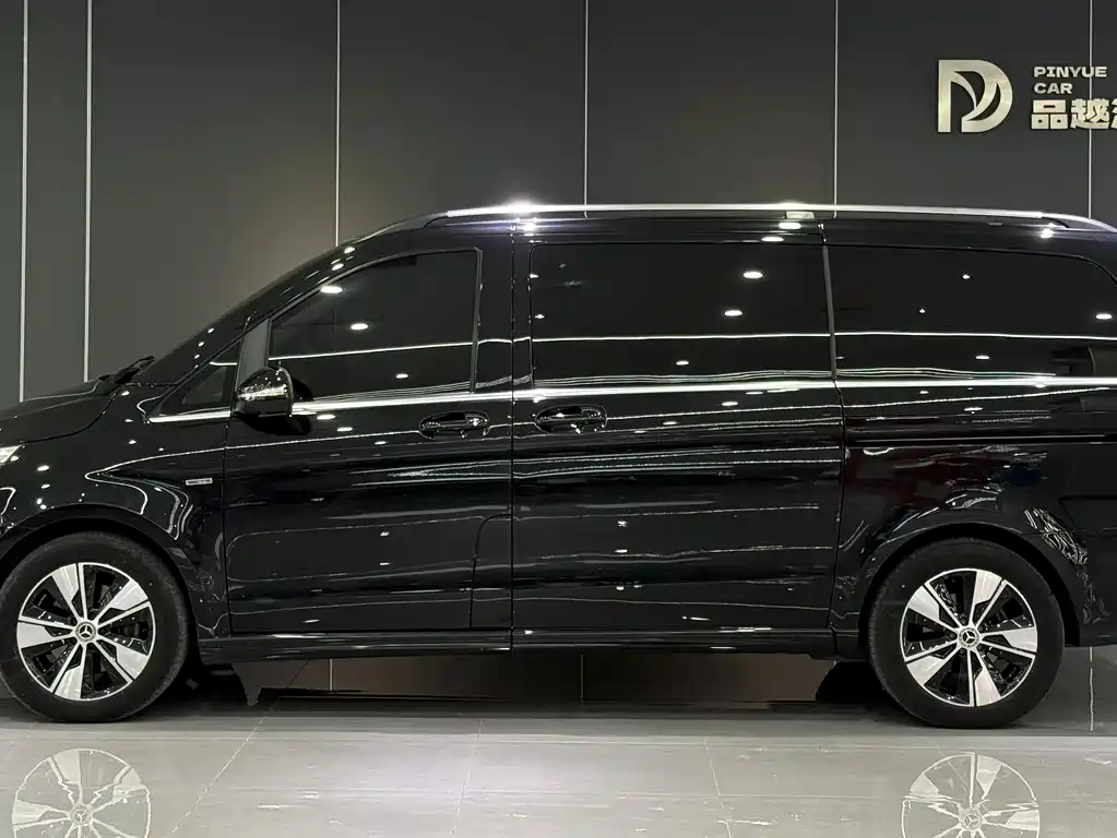 Mercedes-Benz V-Class 2023 — фото 3