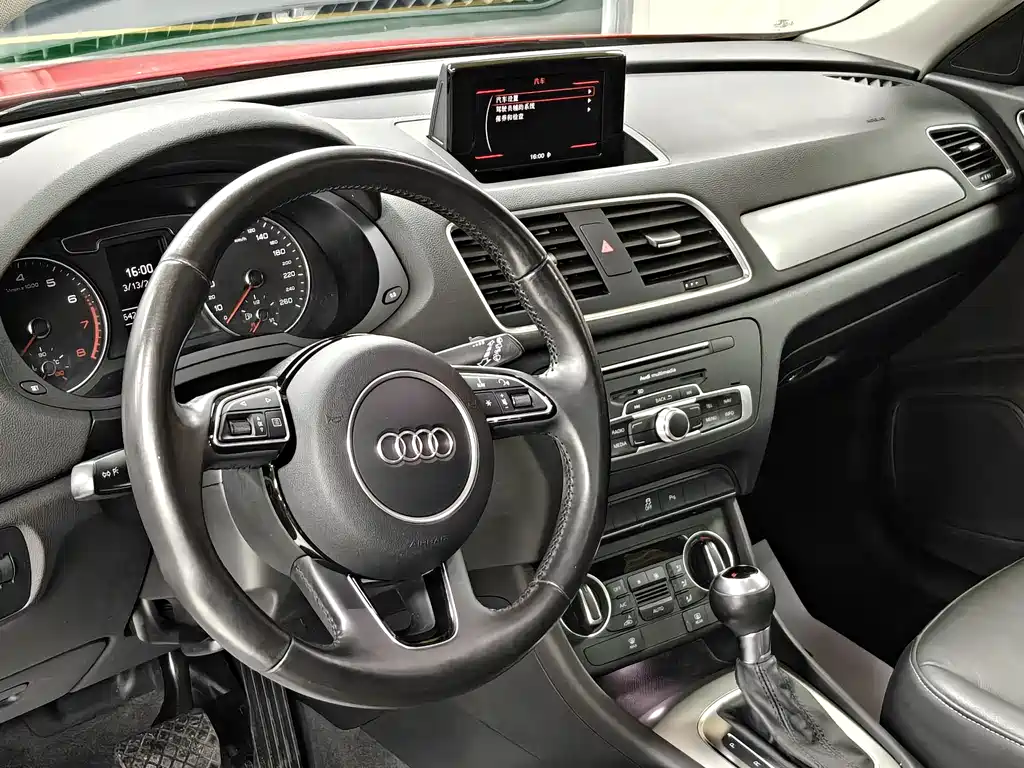 Audi Q3 2016 — фото 11
