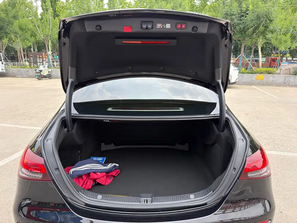 Mercedes-Benz E-Class 2023 — фото 13