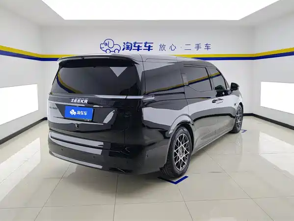 Zeekr 009 2025