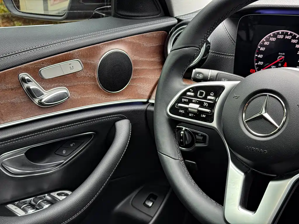 Mercedes-Benz E-Class 2019 — фото 16