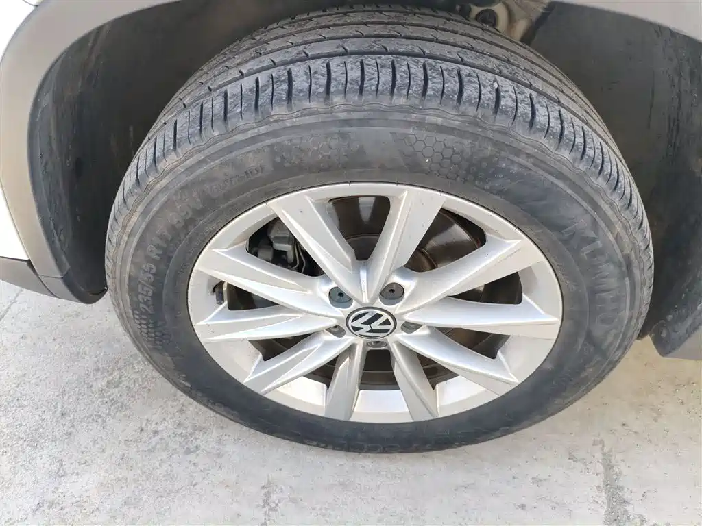 Volkswagen Tiguan 2018 — фото 25