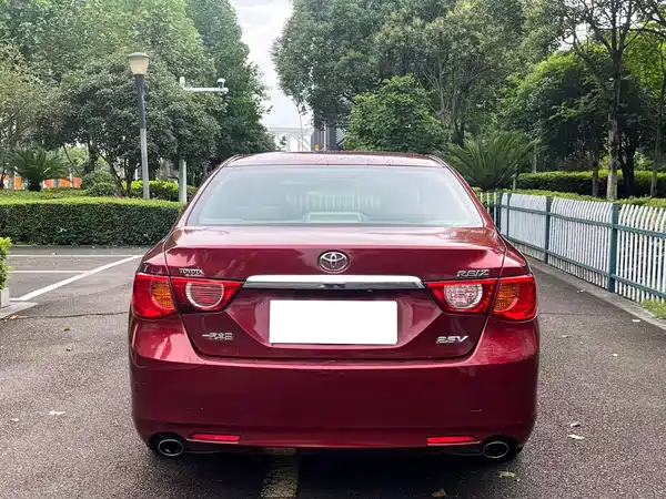 Toyota Reiz 2011