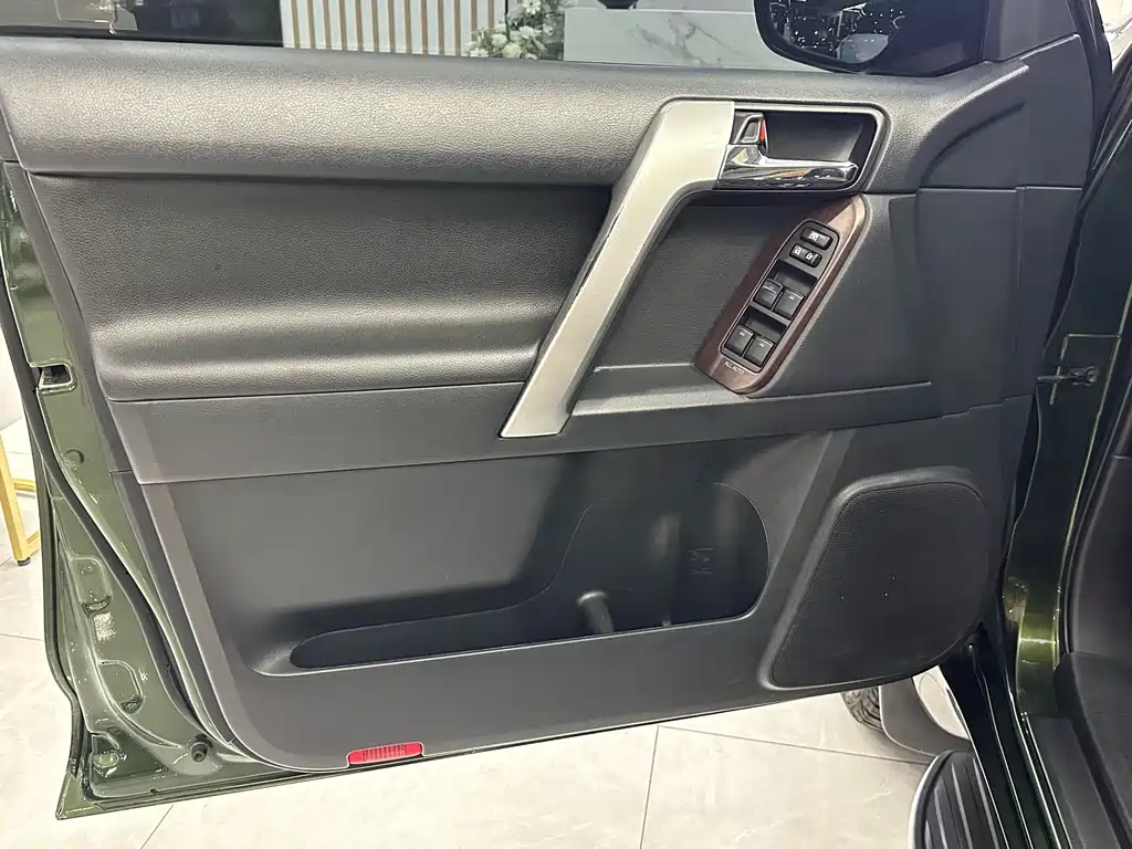Toyota Prado 2017 — фото 15