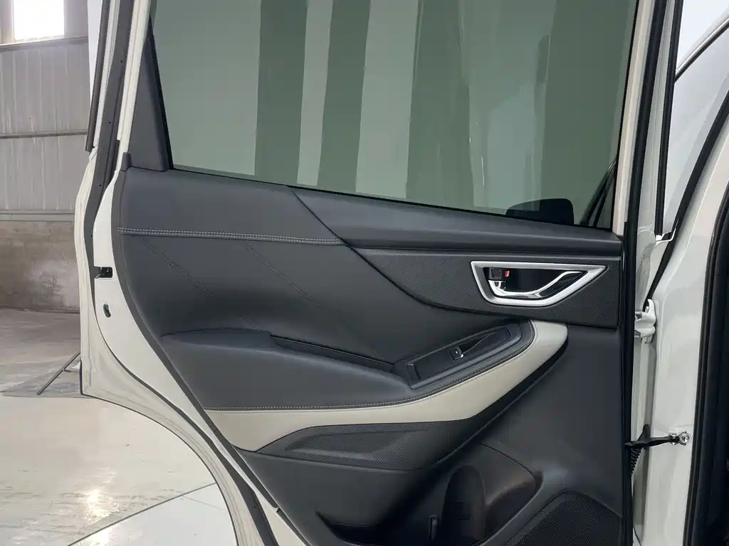Subaru Forester 2023 — фото 25