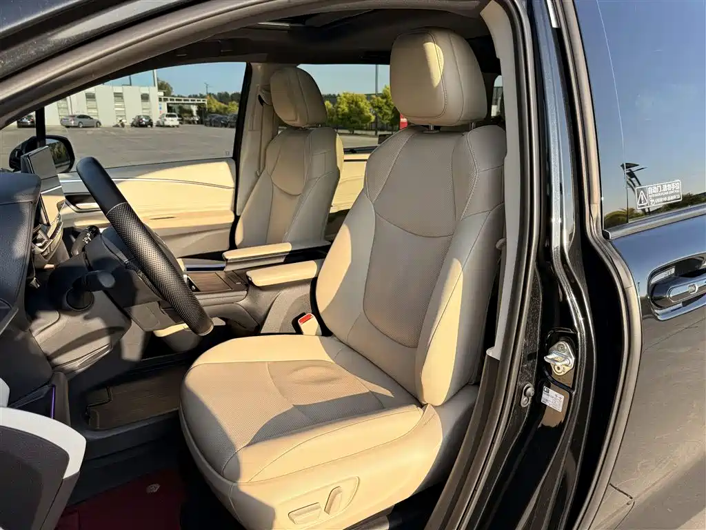 Toyota Granvia 2024