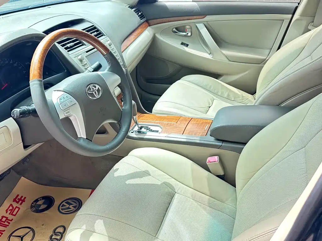 Toyota Camry 2010 — фото 9