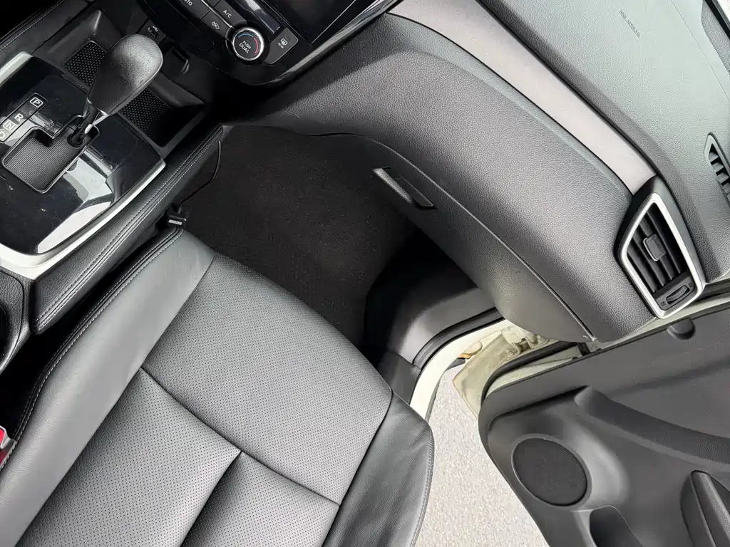 Nissan X-Trail 2015 — фото 28