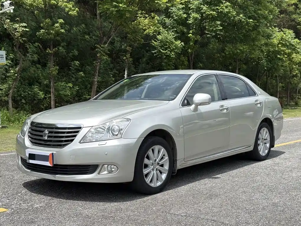 Toyota Crown 2012