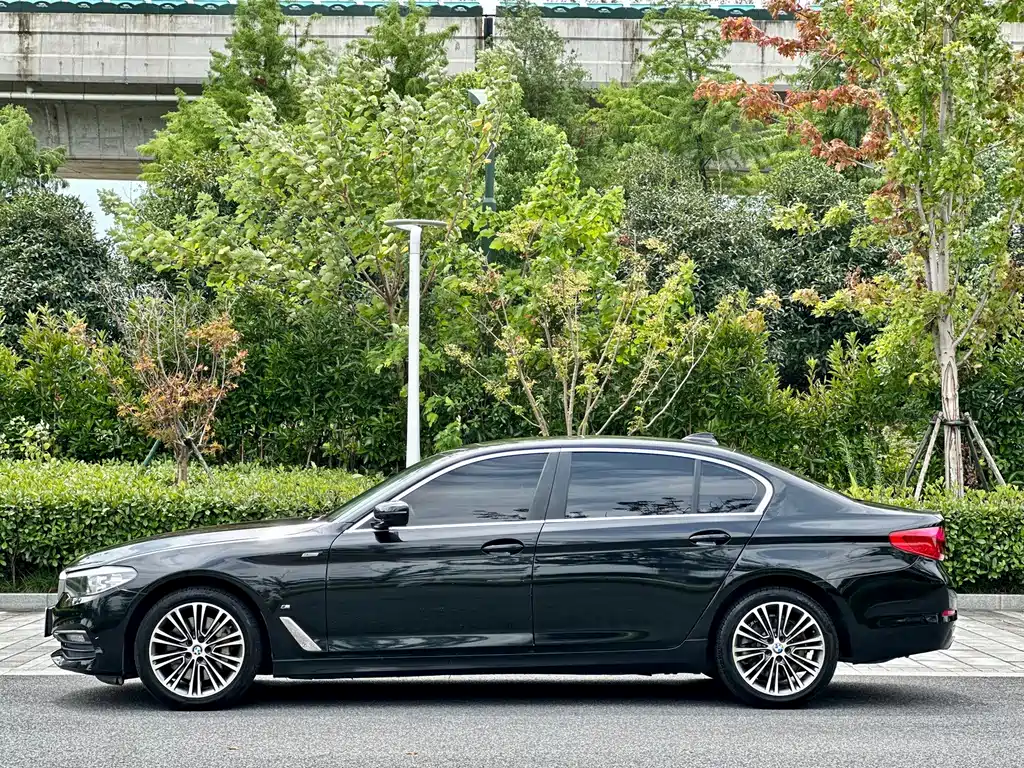 BMW 5 Series 2017 — фото 7