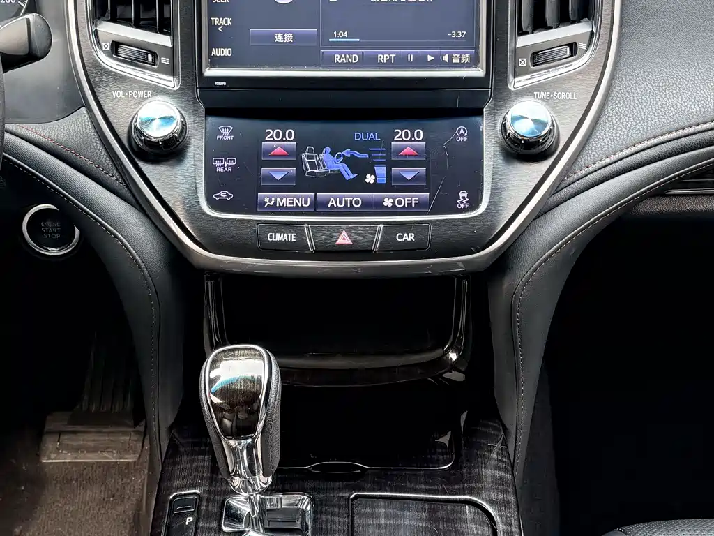 Toyota Crown 2018 — фото 13