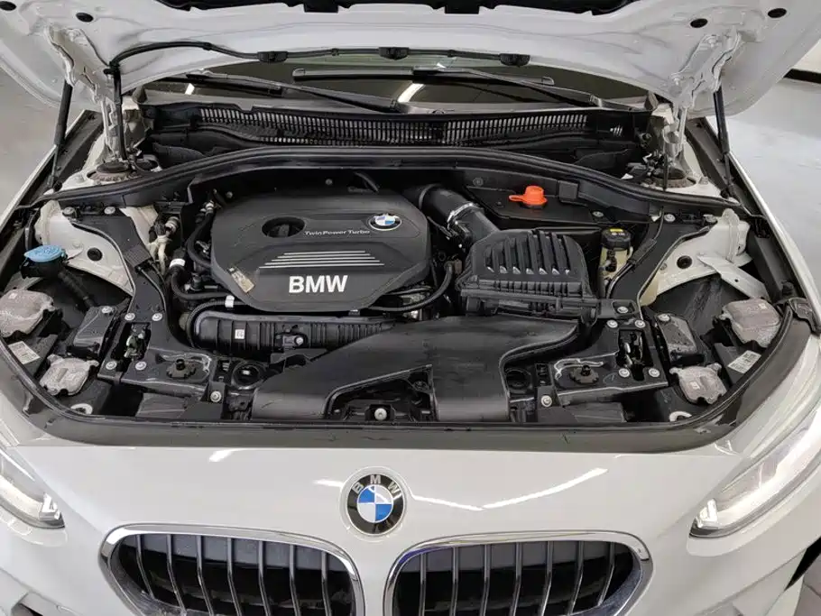 BMW 1 Series 2019 — фото 10