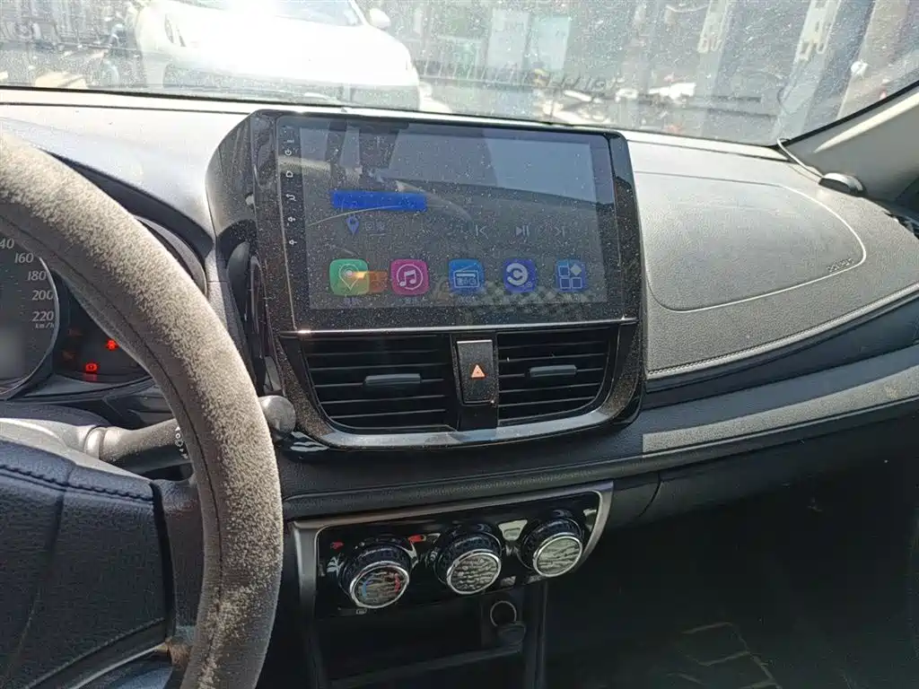 Toyota Yaris L 2018 — фото 6