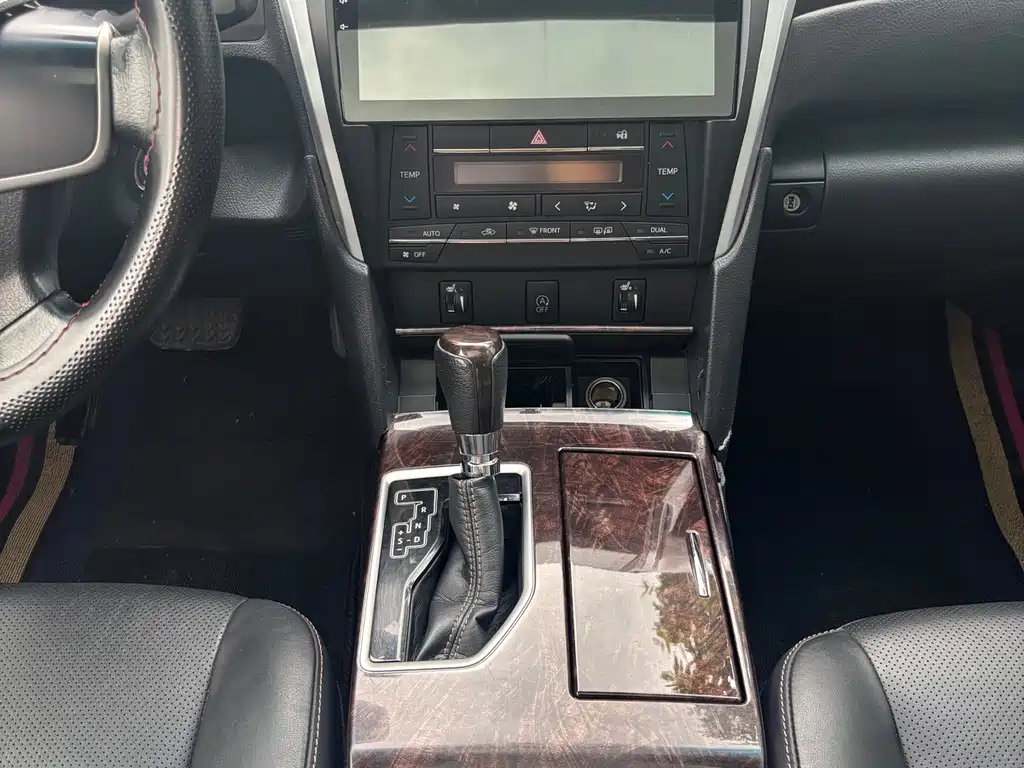 Toyota Camry 2017 — фото 18