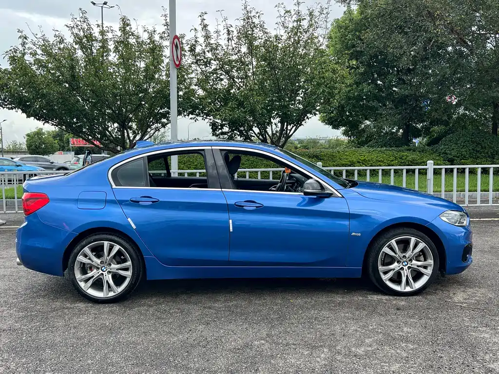 BMW 1 Series 2018 — фото 14