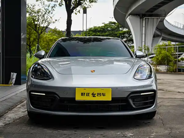 Porsche Panamera 2022