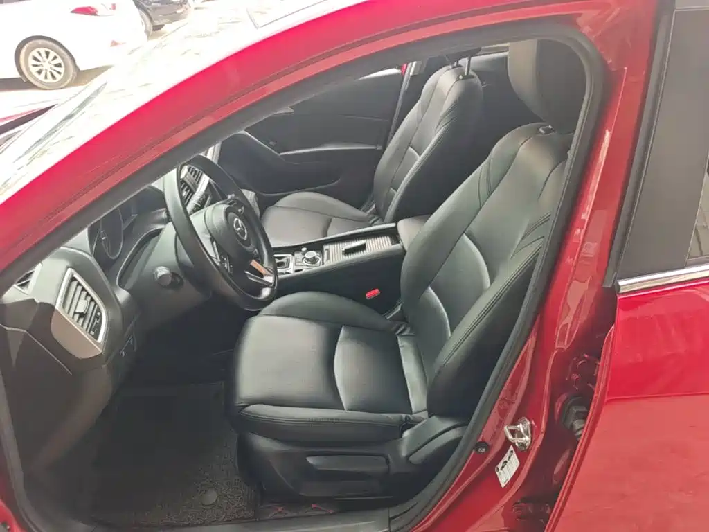Mazda 3 Axela 2018 — фото 15