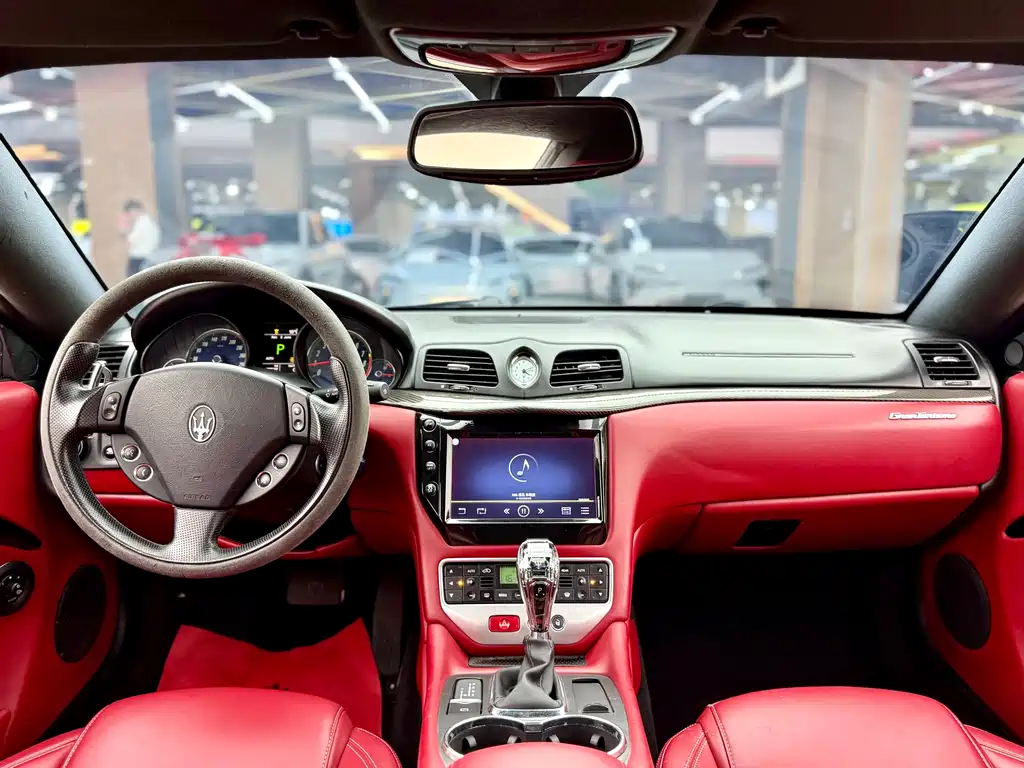 Maserati GranTurismo 2013 — фото 14