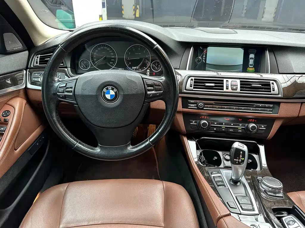 BMW 5 Series 2016 — фото 9
