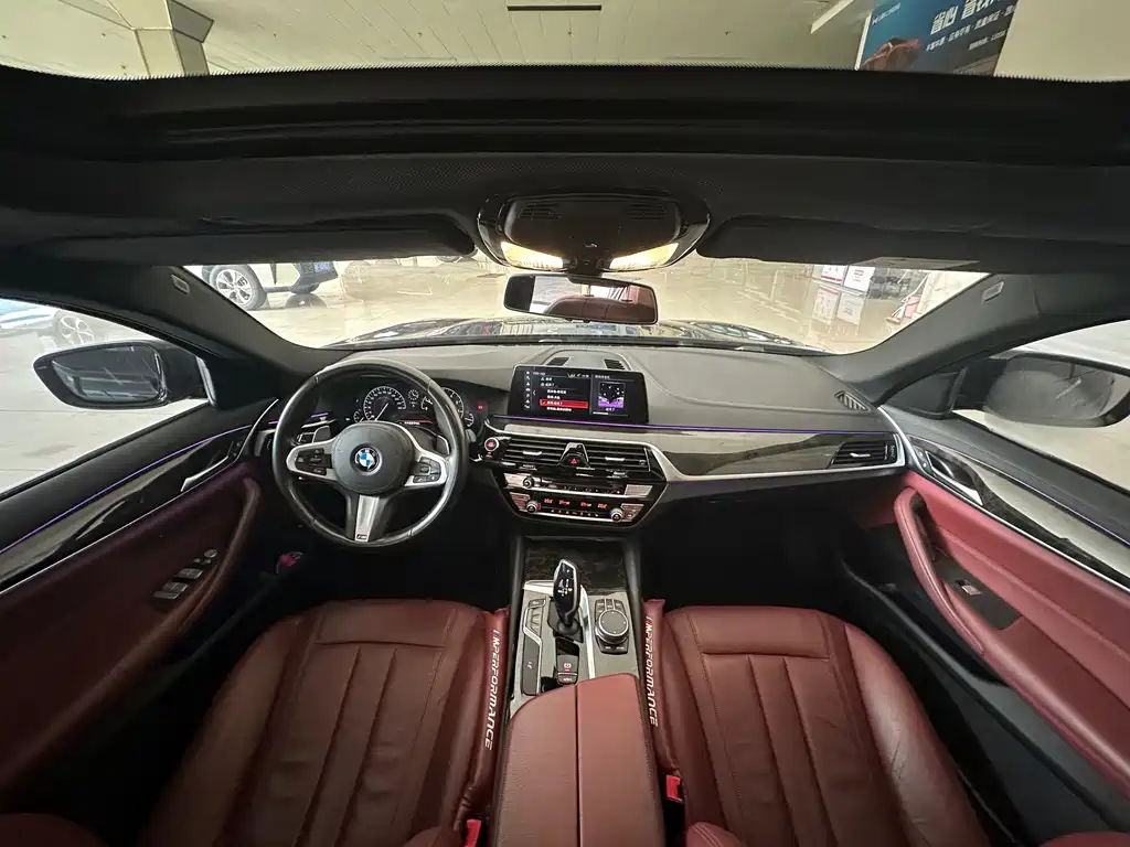BMW 5 Series 2019 — фото 15