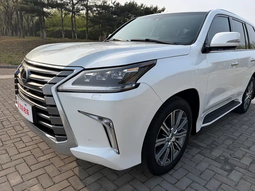 Lexus LX 2017 — фото 7