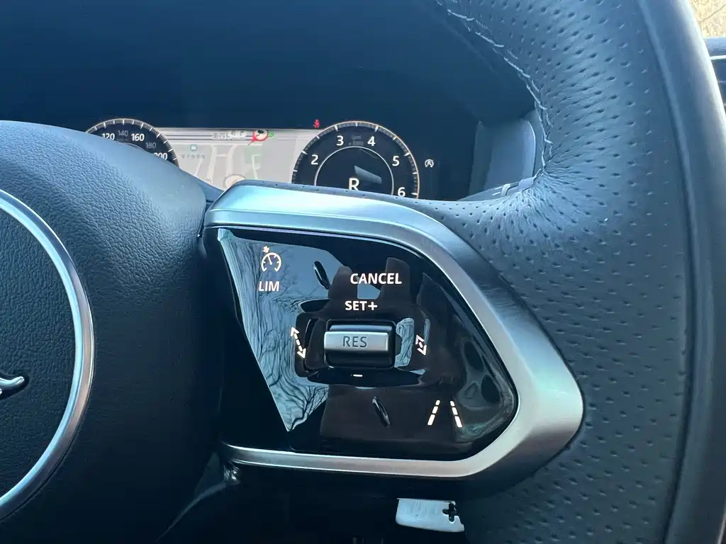 Jaguar XEL 2023 — фото 14