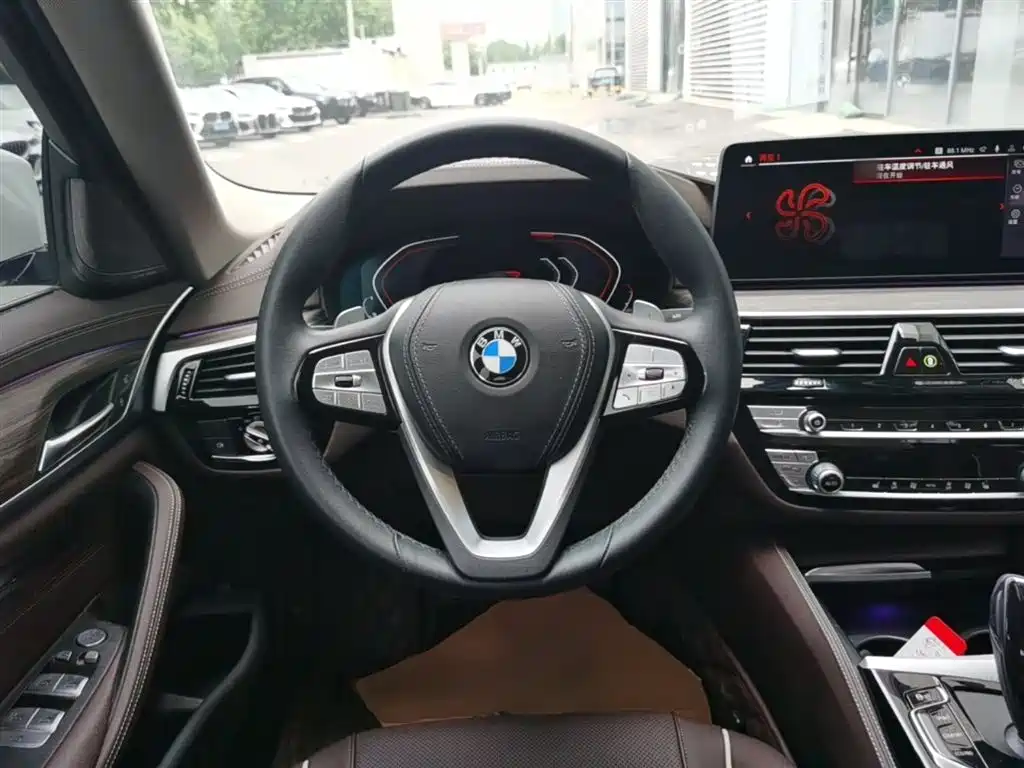 BMW 5 Series 2022 — фото 11