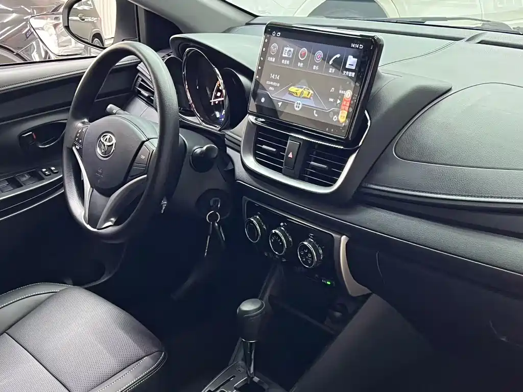 Toyota Yaris L 2022 — фото 19