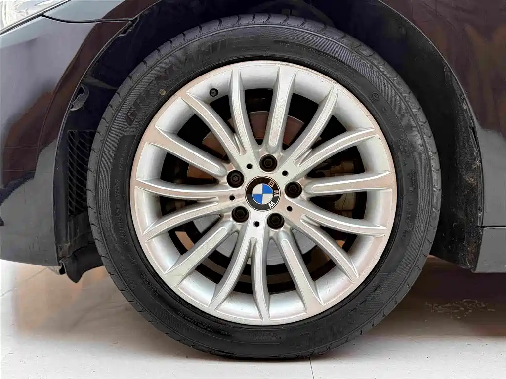 BMW 5 Series 2017 — фото 17