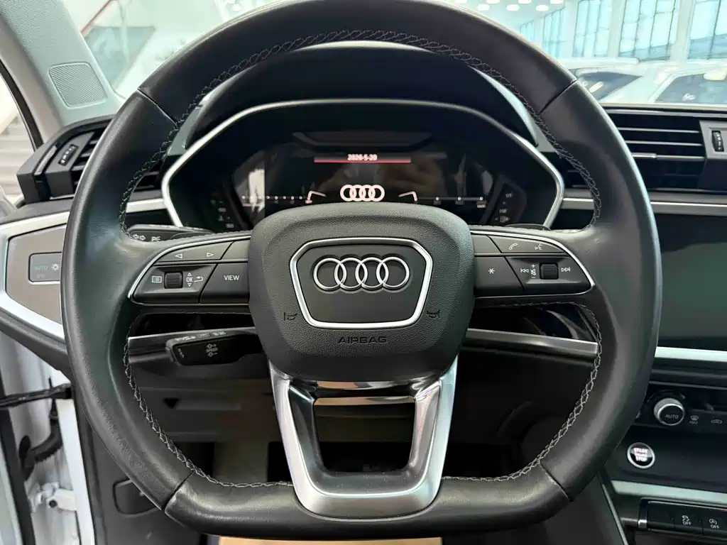 Audi Q3 2022 — фото 15