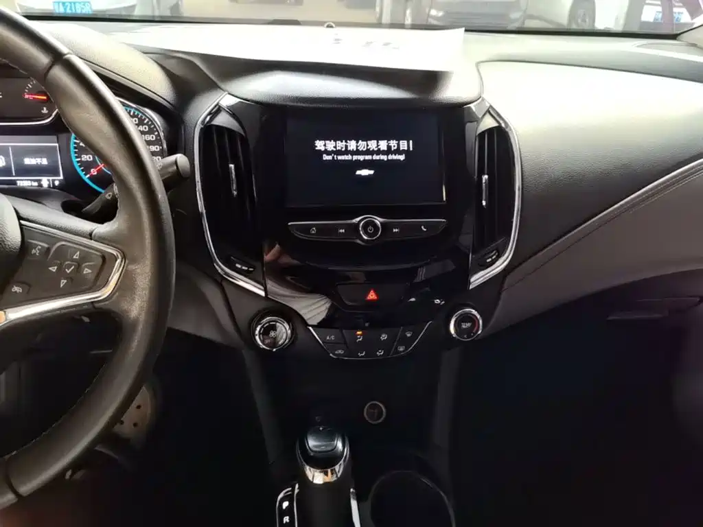 Chevrolet Cruze 2018 — фото 13