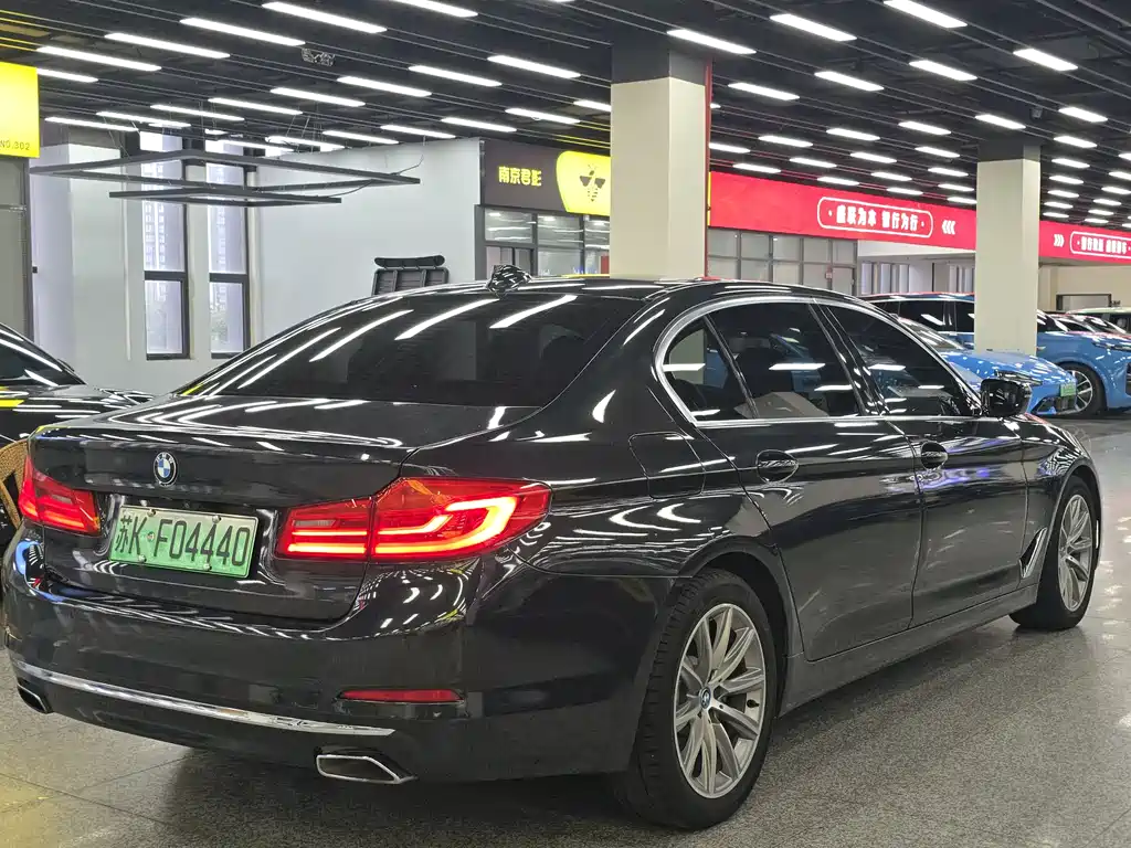 BMW 5 Series New Energy 2018 — фото 6