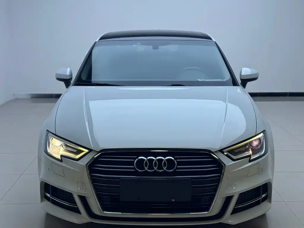Audi A3 2018 — фото 2