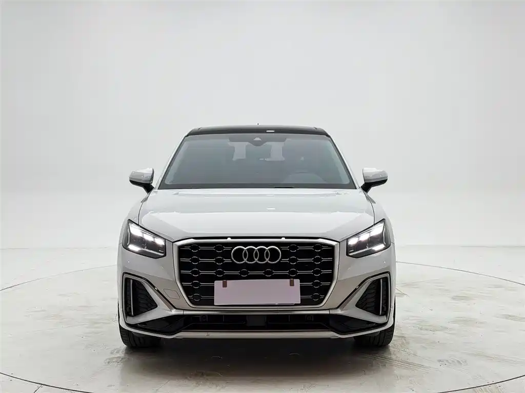 Audi Q2L 2022 — фото 2