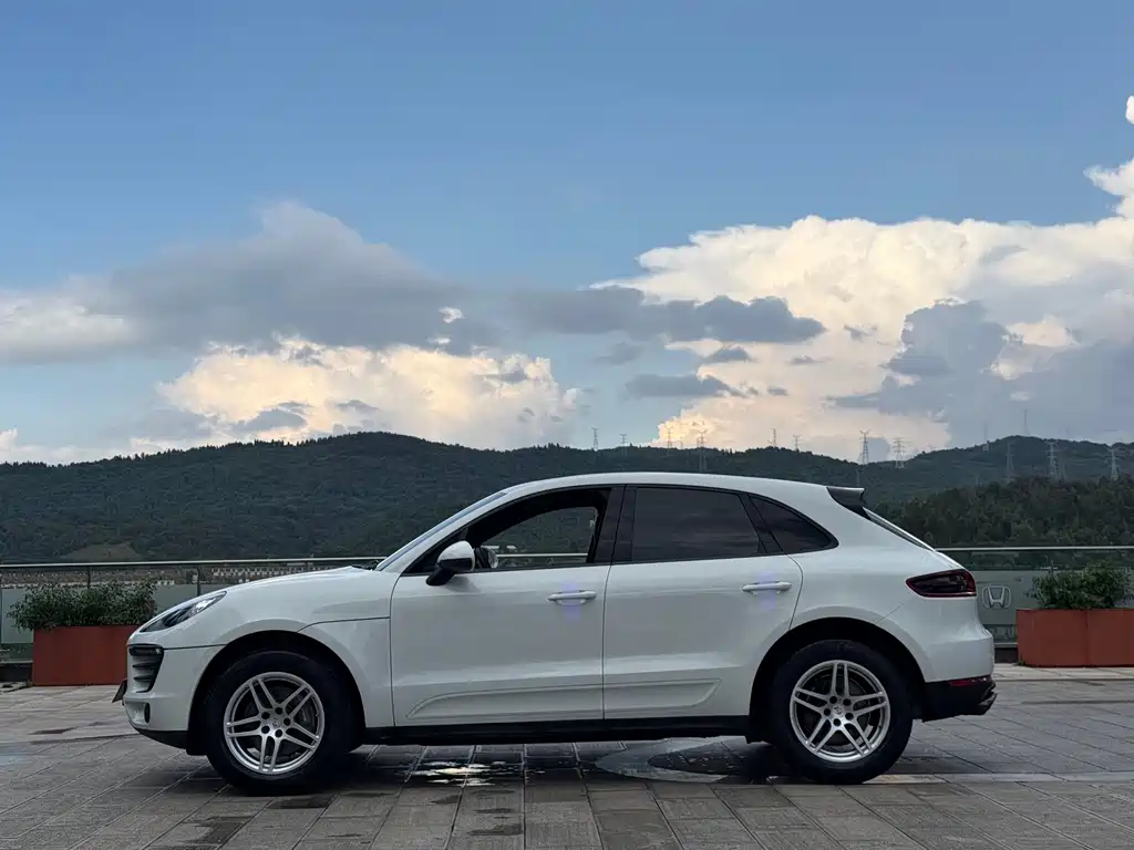 Porsche Macan 2017 — фото 10