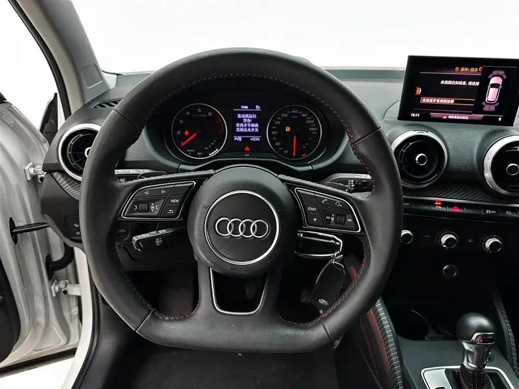 Audi Q2L 2022 — фото 11