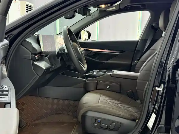 BMW 5 Series 2025