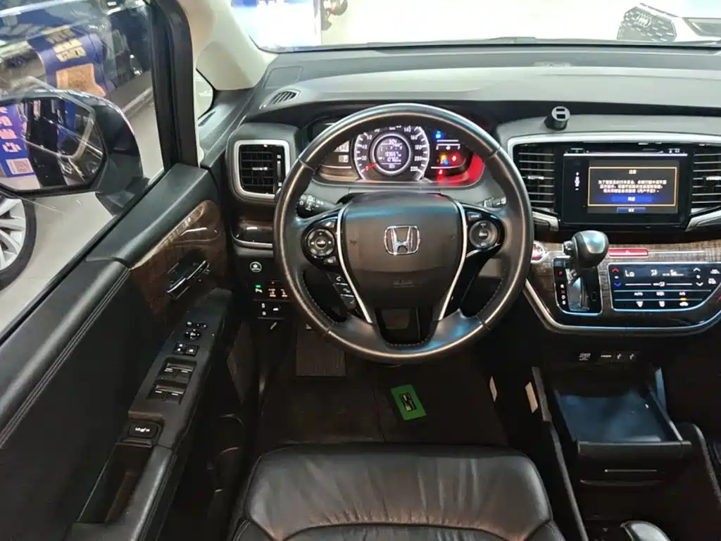 Honda Odyssey 2016 — фото 11
