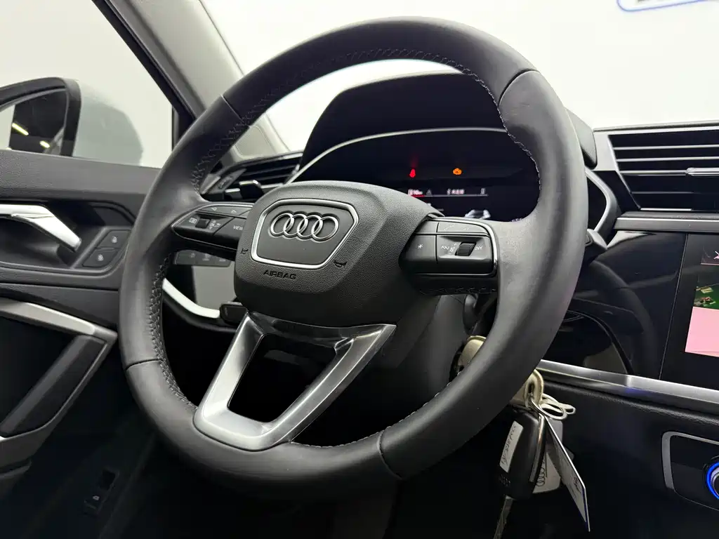 Audi Q3 2023 — фото 16
