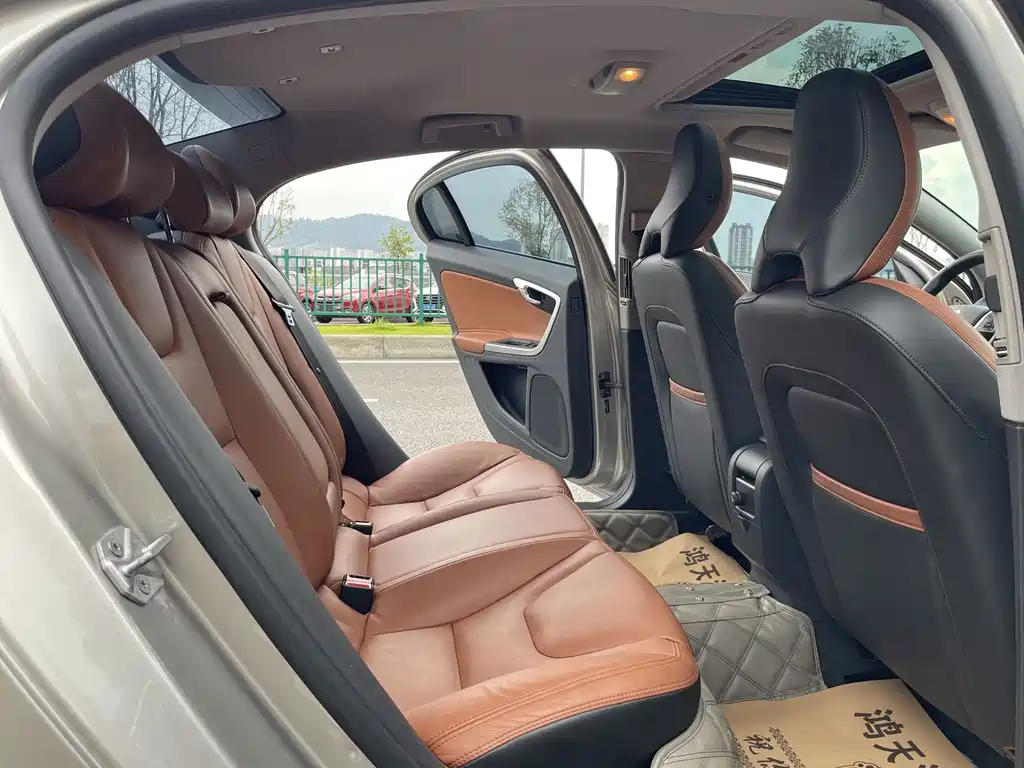 Volvo S60 2015 — фото 10