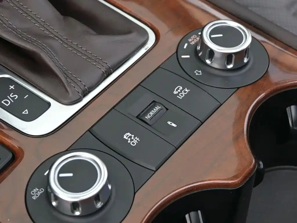 Volkswagen Touareg 2015 — фото 11