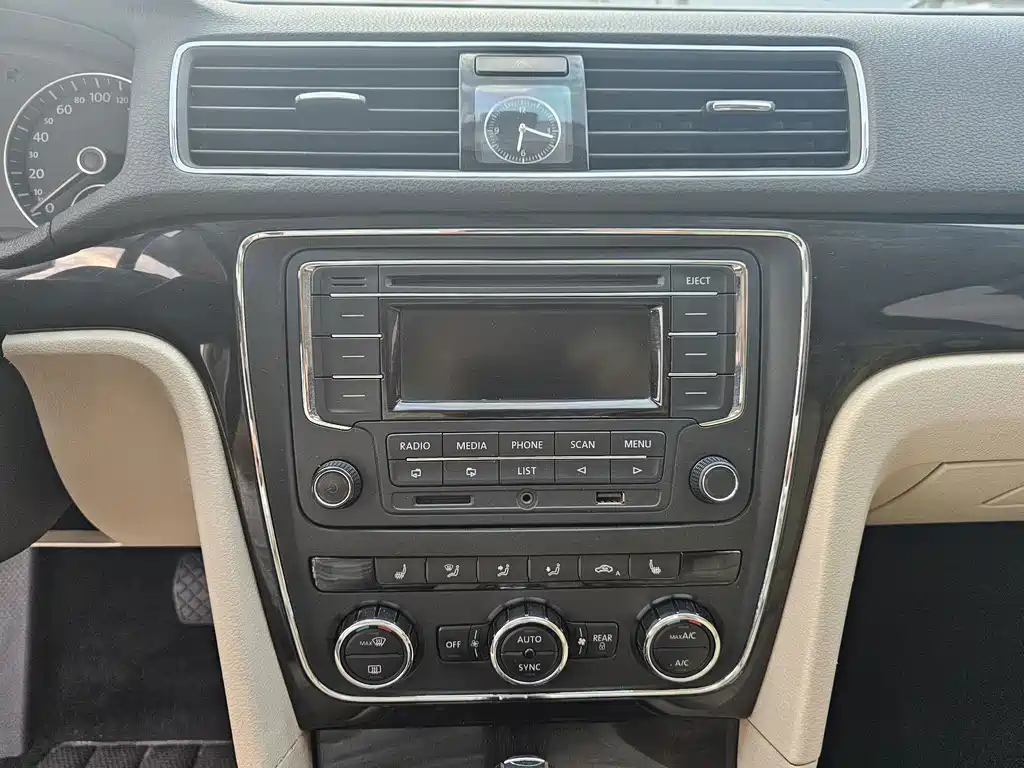Volkswagen Passat 2015 — фото 9