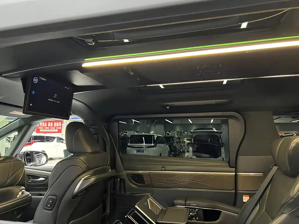 Toyota Vellfire 2023 — фото 10