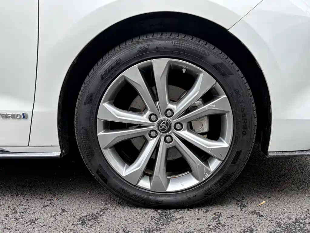 Toyota Sienna 2023 — фото 13