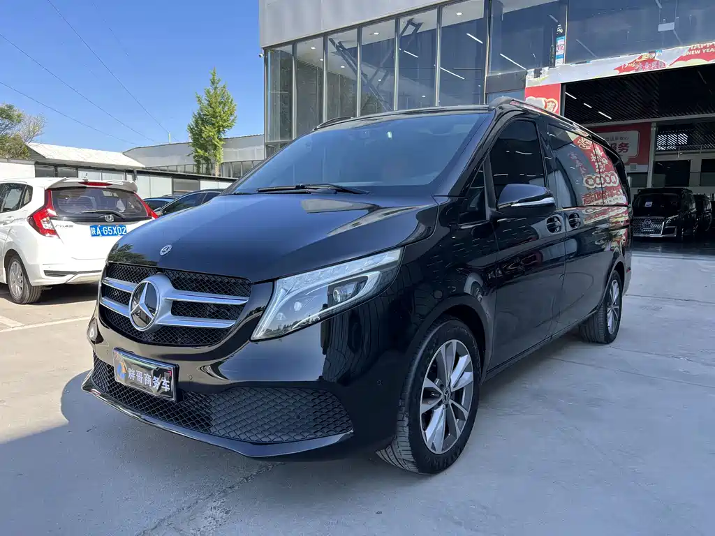 Mercedes-Benz V-Class 2022 — фото 1