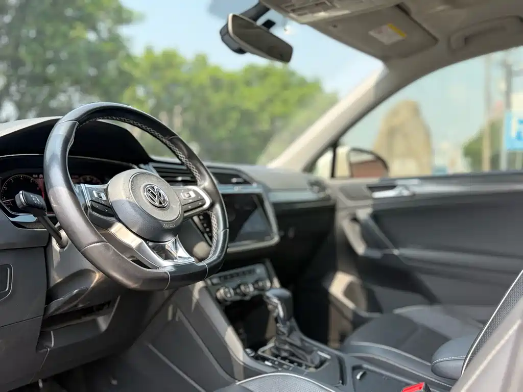Volkswagen Tiguan L 2021 — фото 11